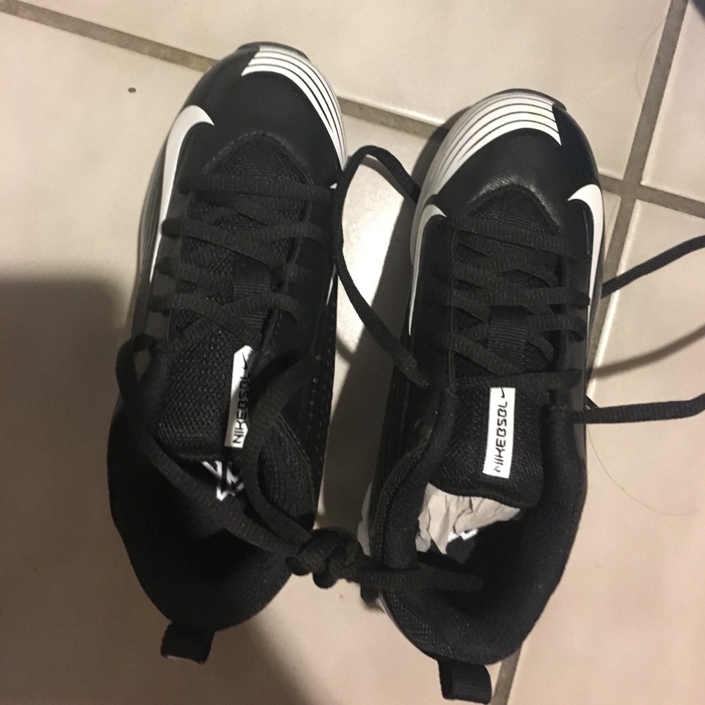NEW never worn Nike Girls baseball cleats